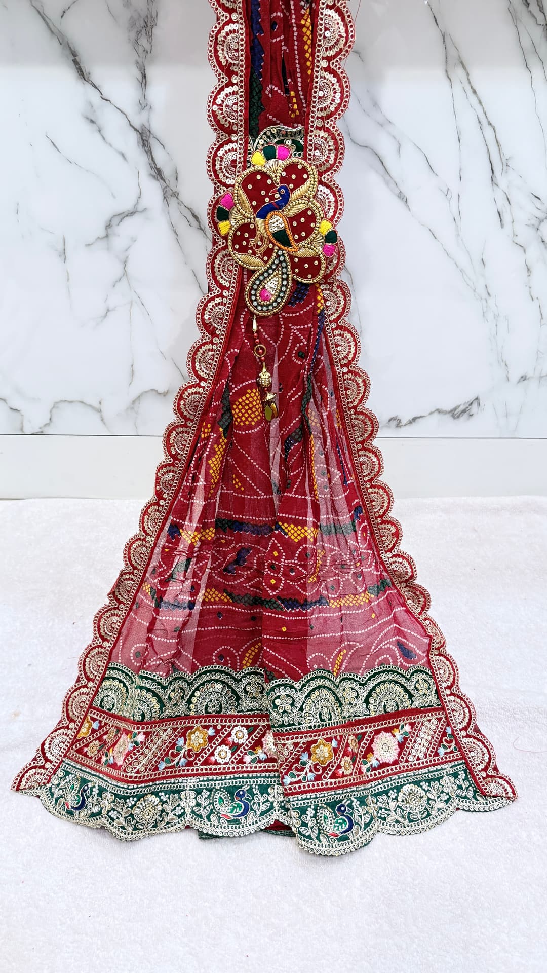 Georgette brooch Odana With Peacock Buta