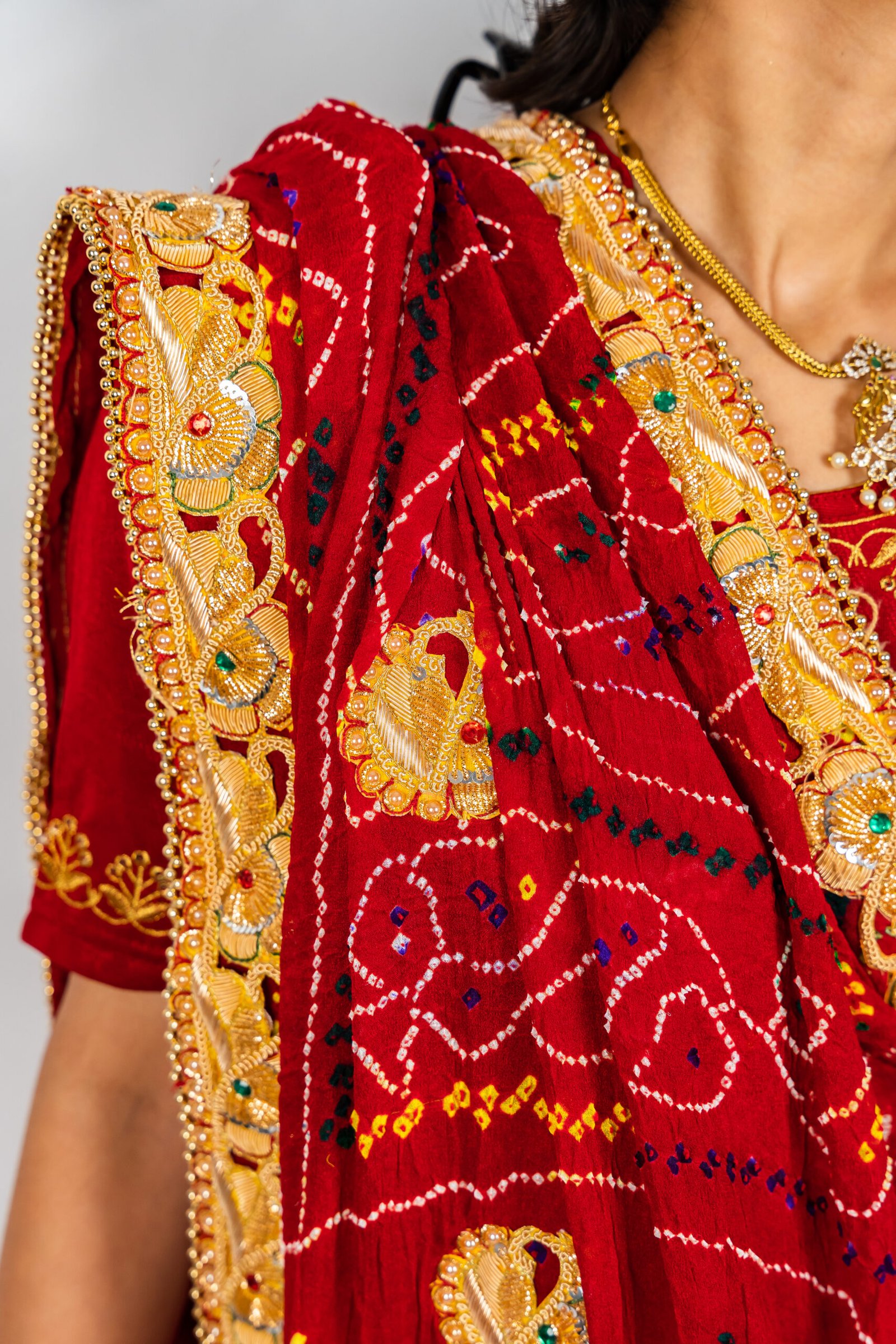 Sikar Bandhej Do Paat Chunri - Image 4