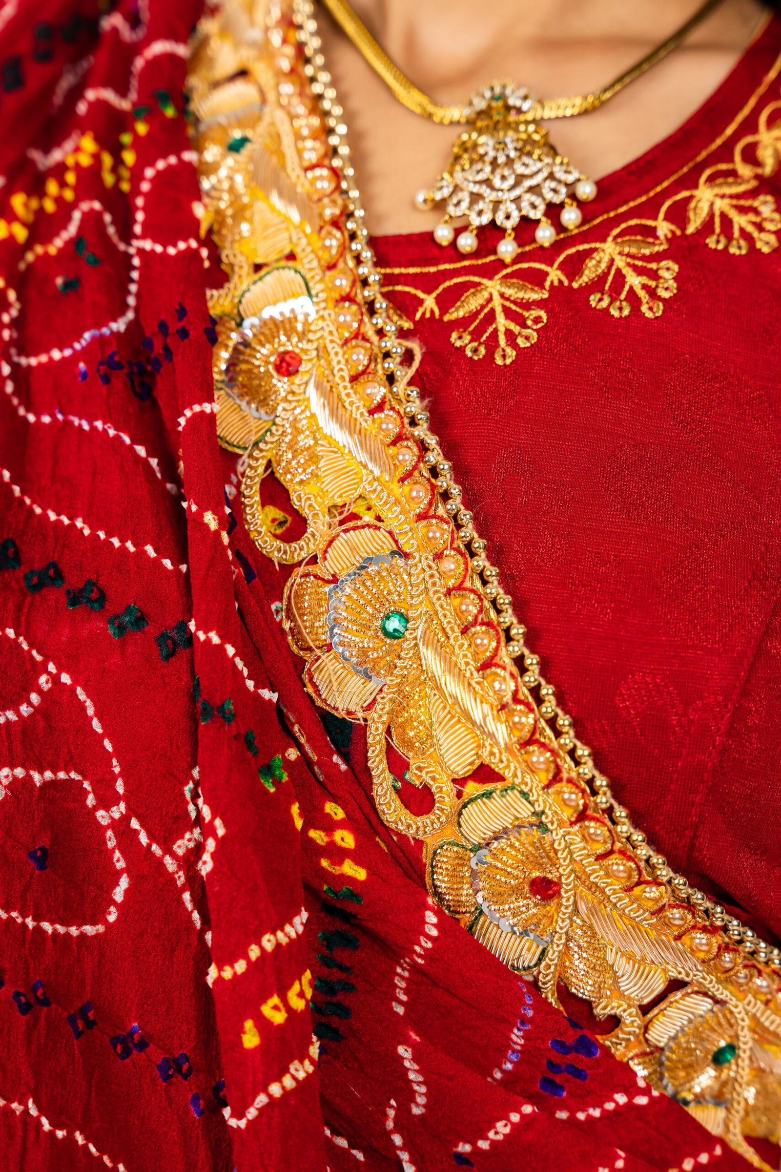 Sikar Bandhej Do Paat Chunri - Image 3